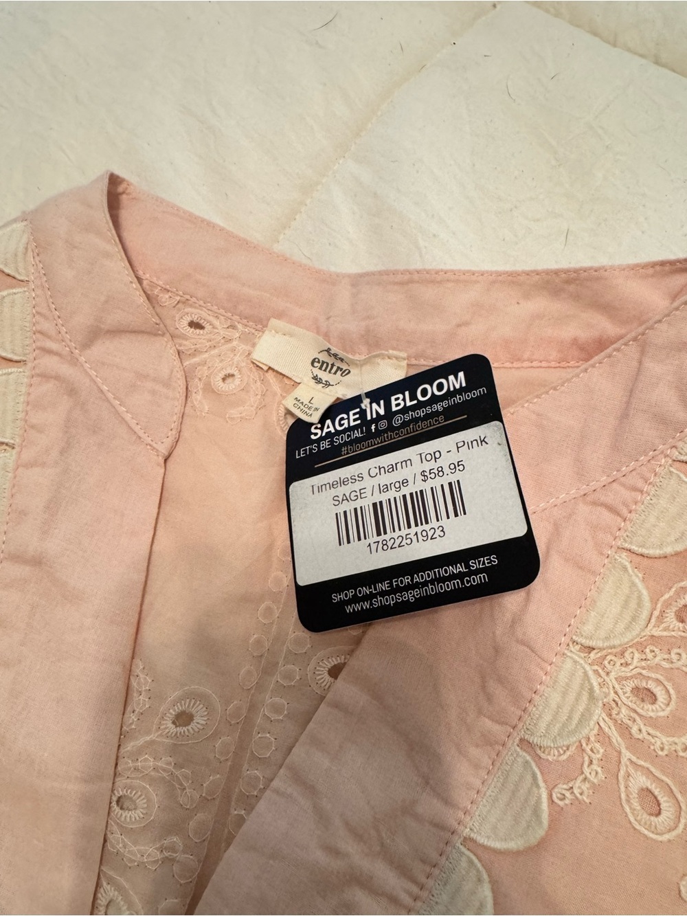 NWT Entro Pale Pink Eyelet Peplum Blouse with Scallop Trim - Picture 3 of 5